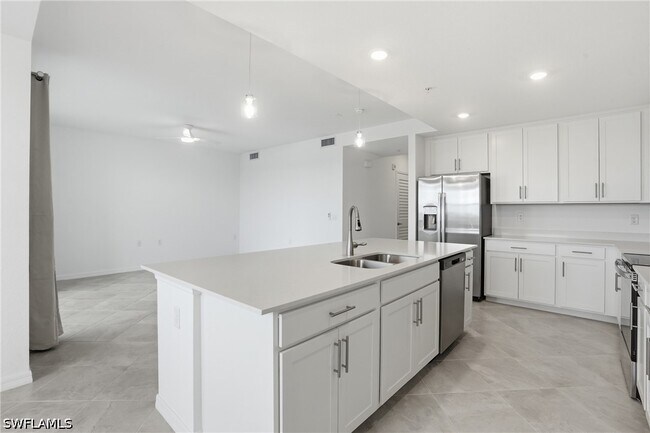 Building Photo - 15405 Grn Acrs Ave