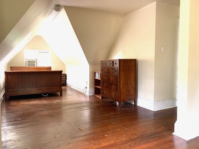 Building Photo - 526 Greystone Rd
