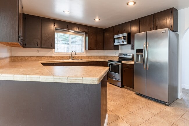 Building Photo - 300 IOLI Ranch Cir