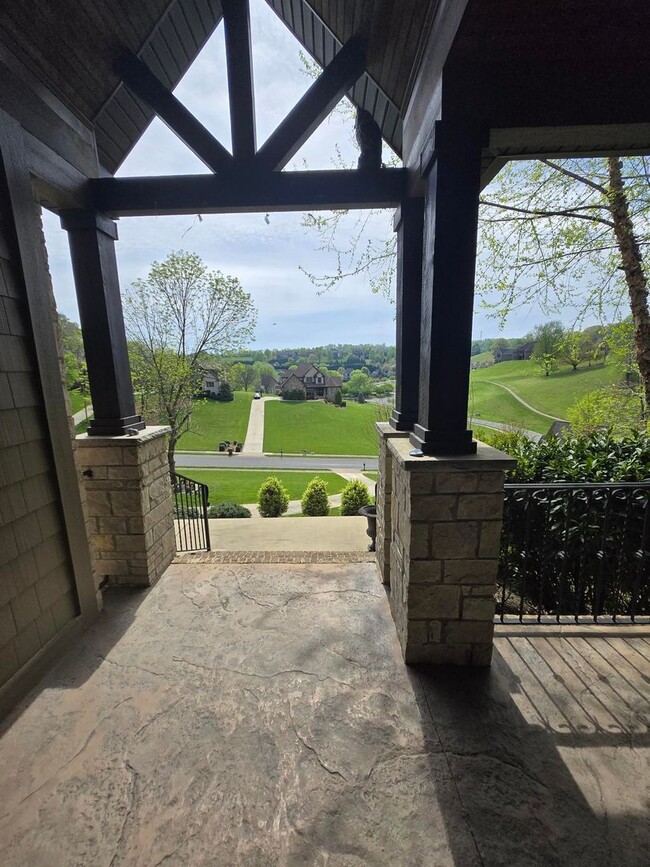 Building Photo - Luxury 4-Bedroom Home with Outdoor Oasis i...