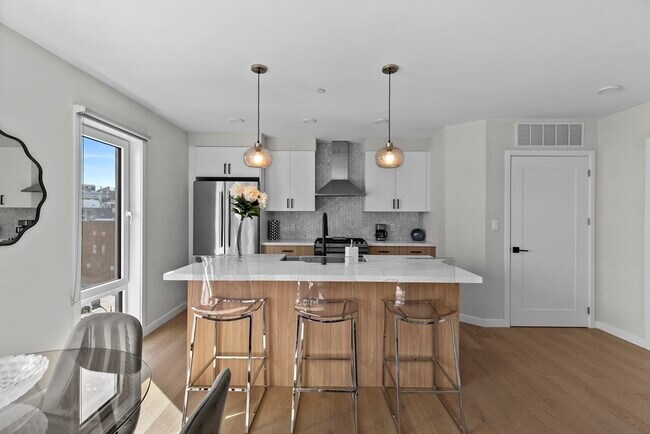 Building Photo - 457 W Broadway