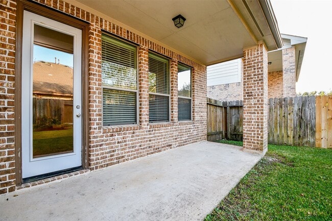 Building Photo - 26514 Forest Pine Ln