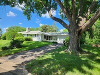 Building Photo - 10218 Wentworth Ave S
