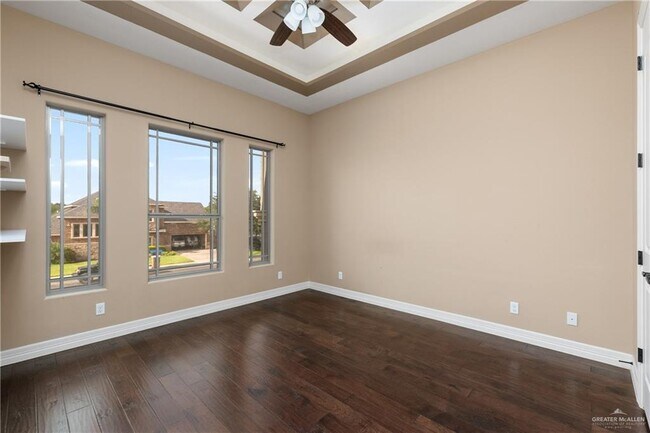 Building Photo - 1320 Manzano Ln