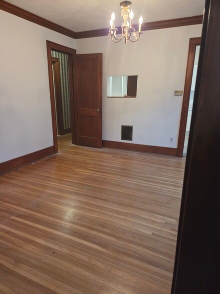 Dinning room - 467 Maplewood Ave