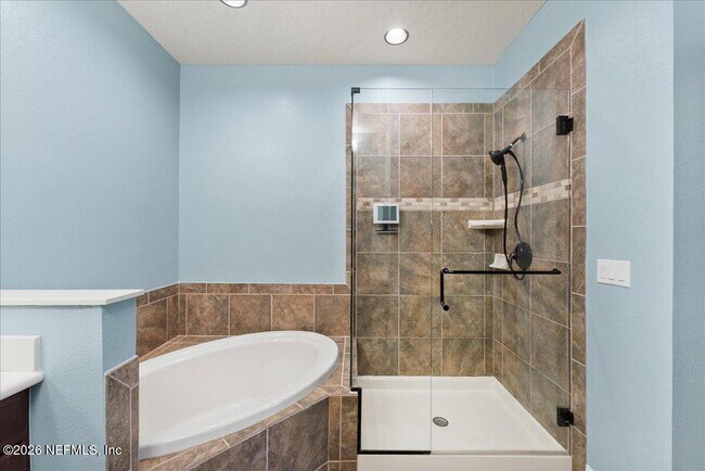 Building Photo - 115 Riverview Bend S