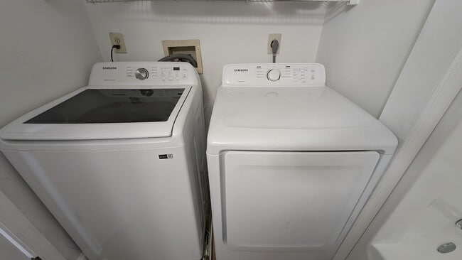 Building Photo - 1070 Millcreek Rd