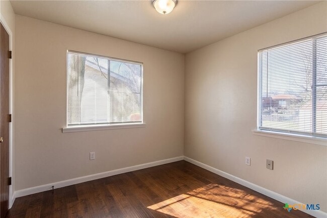 Building Photo - 2609 Live Oak Dr