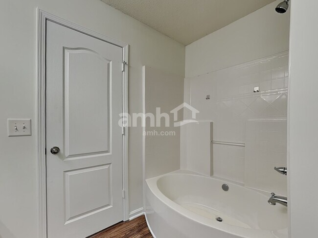 Building Photo - 201 Lameshur Ln