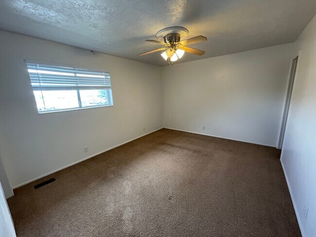 Building Photo - 689 N 100 W