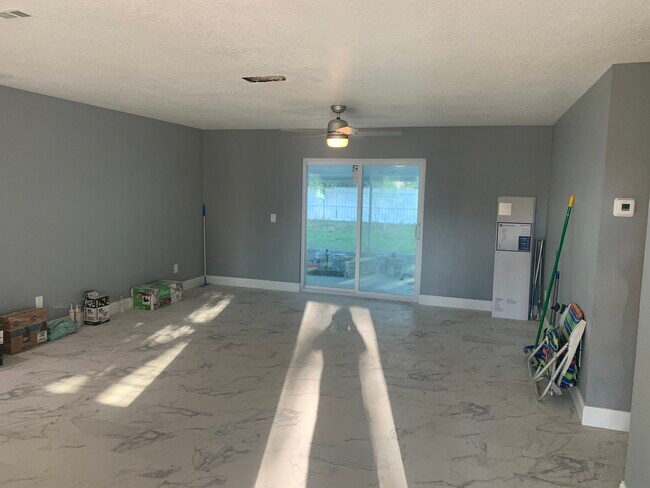Building Photo - 2526 Stanford Dr