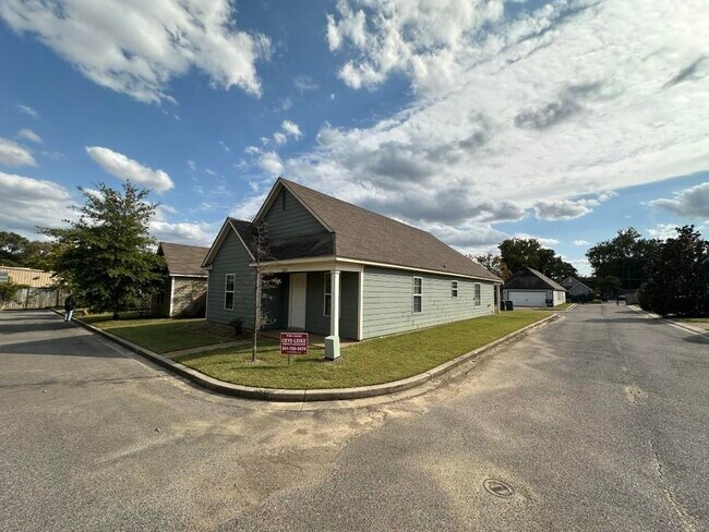 Building Photo - 1311 Crosstown Ct