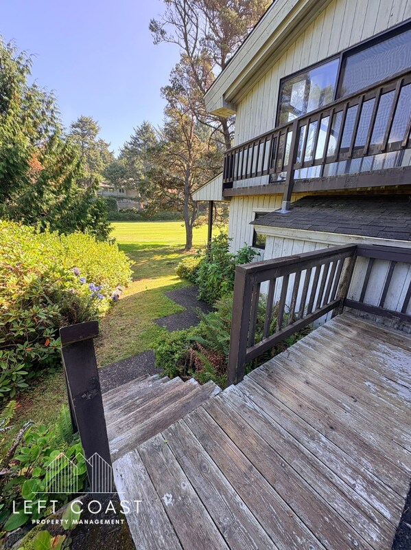 Building Photo - 132 Salishan Dr