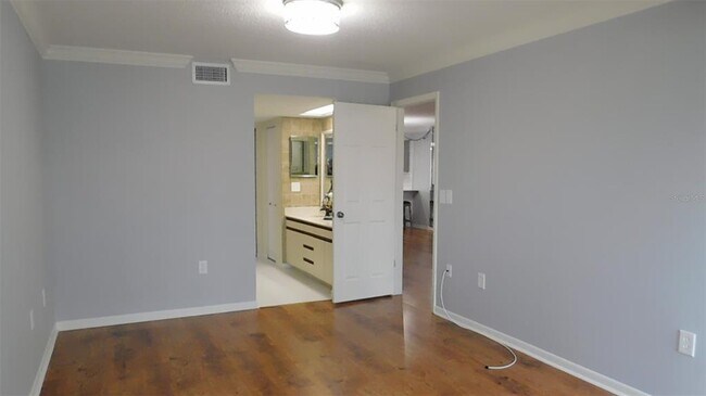 Building Photo - 1843 Golf View Dr