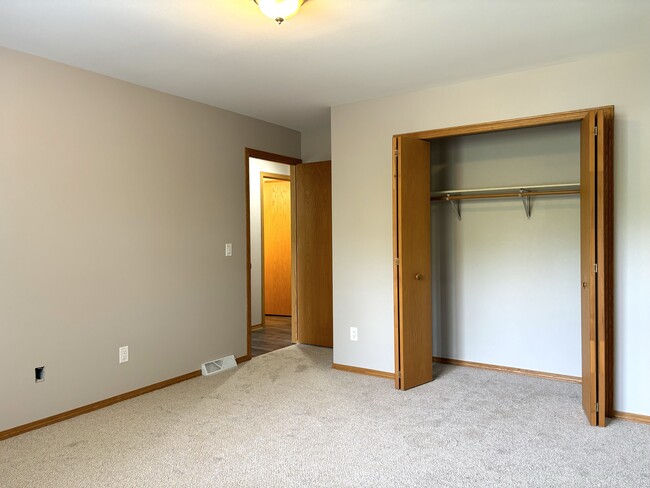 Building Photo - 3202 Quincy Ave