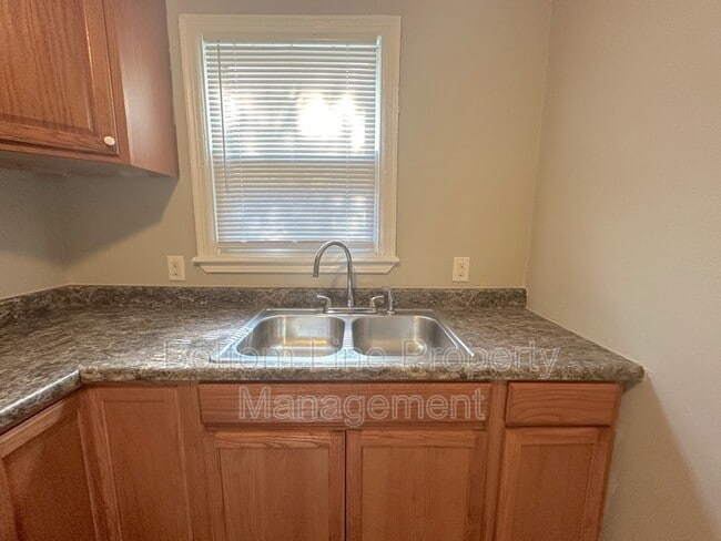 Building Photo - 2438 Columbus Cir
