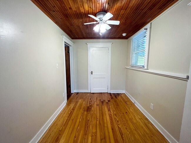 Building Photo - Pet Friendly 4BR/2BA Home off University A...