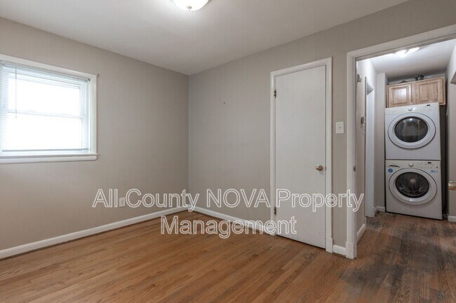 Building Photo - 4141 21st Rd N