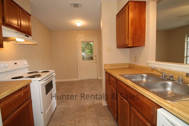 Building Photo - Rent Me Now!