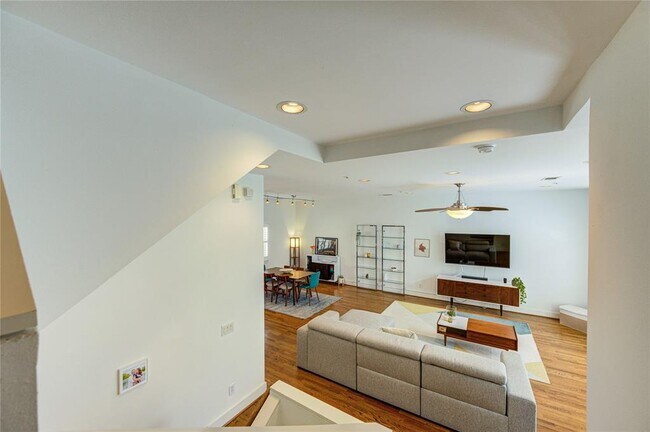 Building Photo - 5109 Larkin St