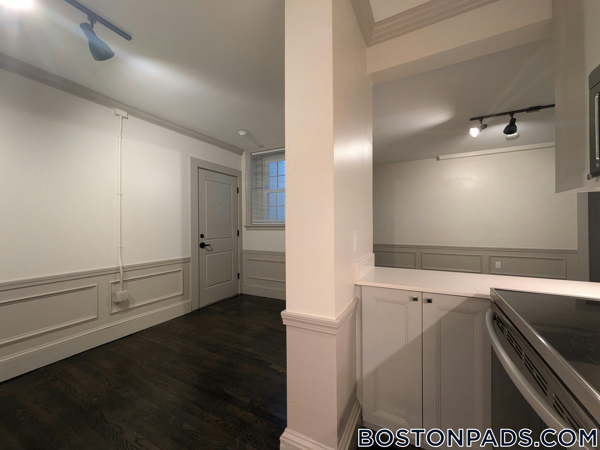 Building Photo - 9 Dana St