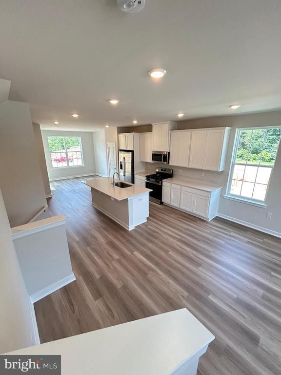 Building Photo - 38 Barnes Wy