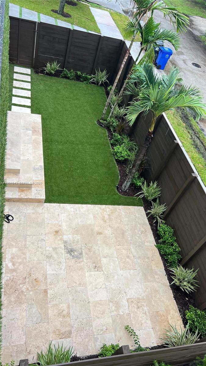 Building Photo - 1700 NE 18th St