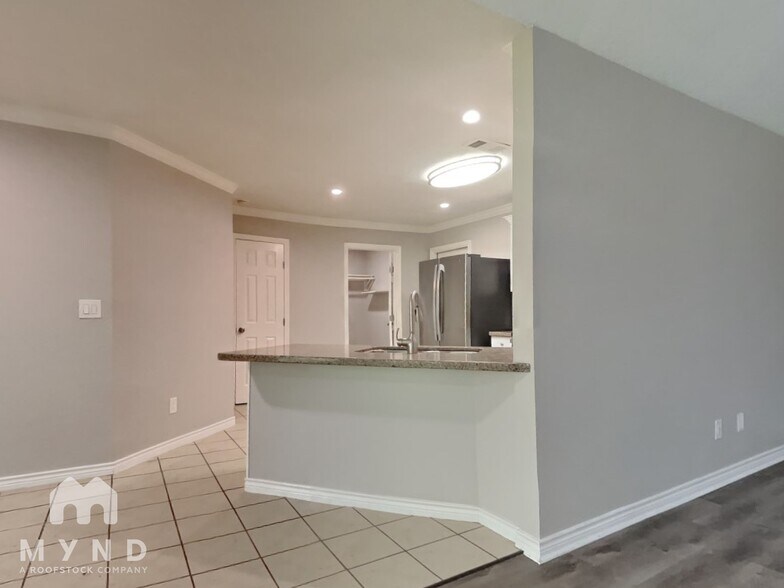 Building Photo - 1606 Briarcliff St