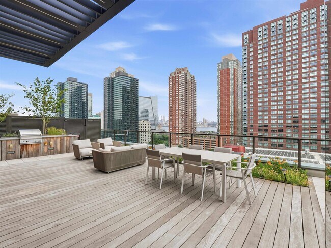 Building Photo - 144 1st St