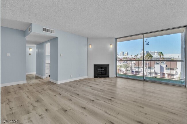 Building Photo - 725 N Royal Crest Cir