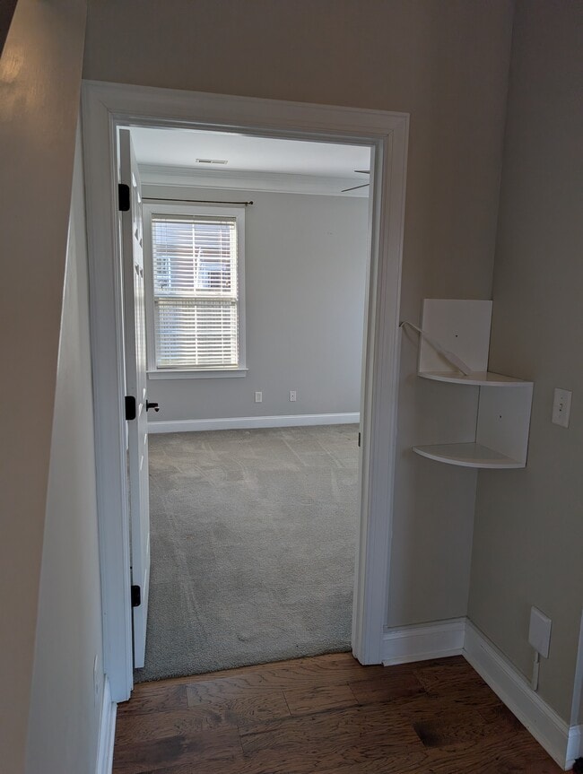 Building Photo - 6 Maxim Ct