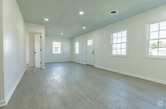 Building Photo - Newly Re-designed home N.Chas!