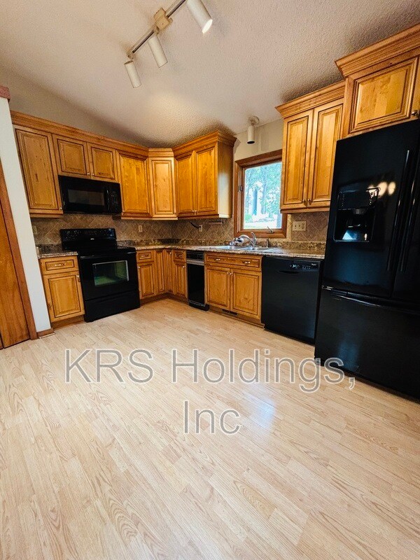 Building Photo - 8416 Summit Acres Dr