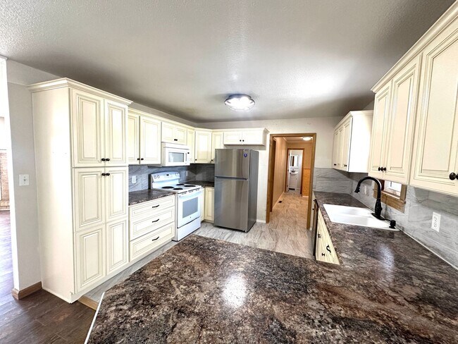 Building Photo - 6330 Foliage Rd