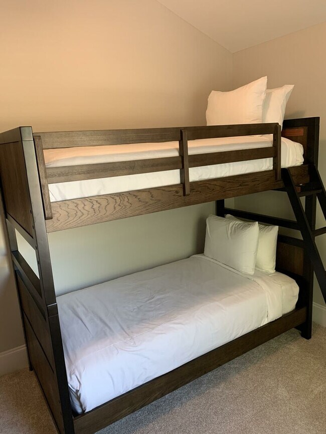 Building Photo - 4230 Old Cherokee St