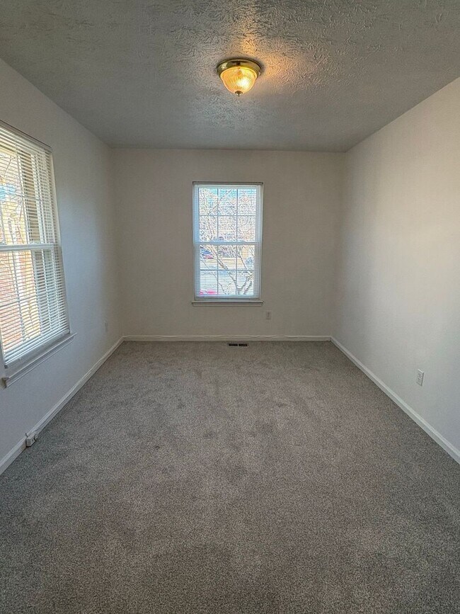 Building Photo - 366 Deputy Ln