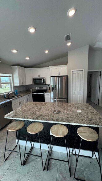 Building Photo - 304 Preston St