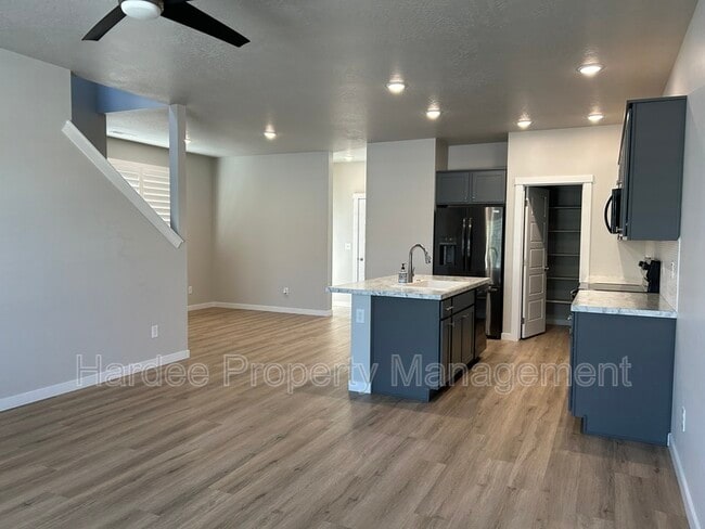 Building Photo - 4987 W Avilla Dr