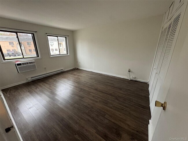 Building Photo - 33 Scarborough Ln