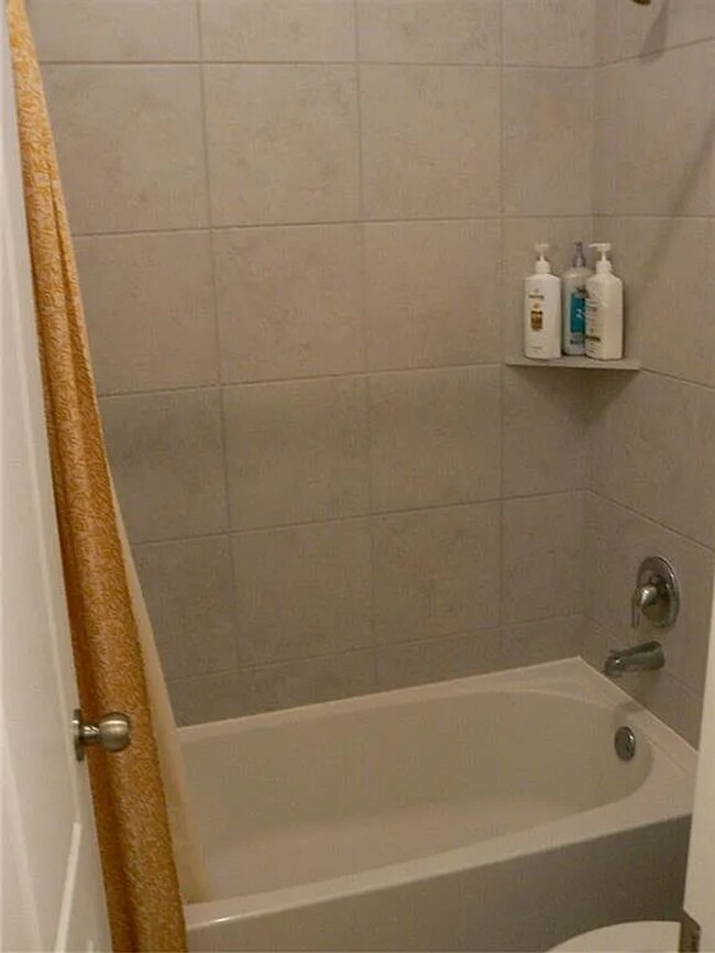 Building Photo - Coming Soon 4BR/2.5BA w/ Fenced Yard + Assigned Parking in Round Rock, TX