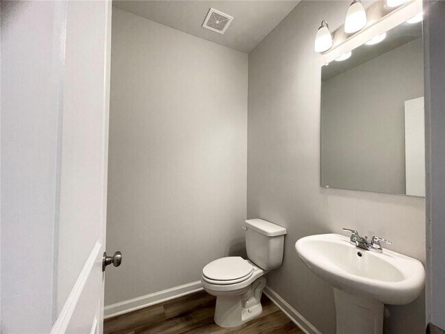 Building Photo - 305 Green Love Ln