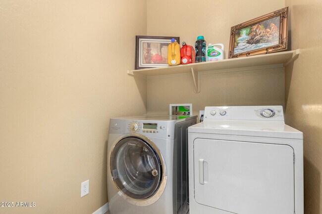 Building Photo - 6820 S 42nd Ln