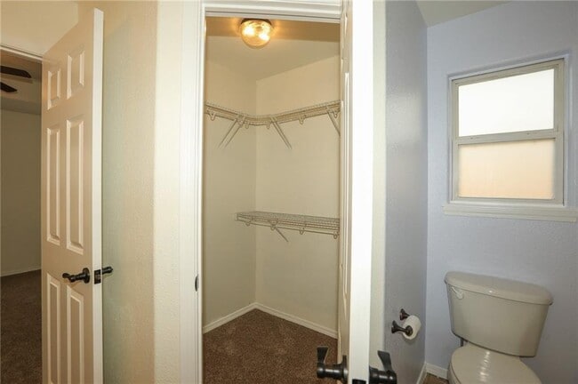 Building Photo - 900 SW River Rock St