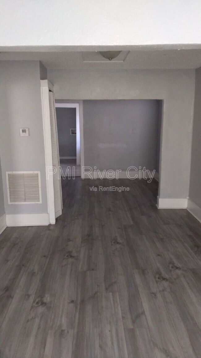 Building Photo - 1331 W 25th St