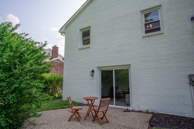 Building Photo - 411 Bromwell Dr