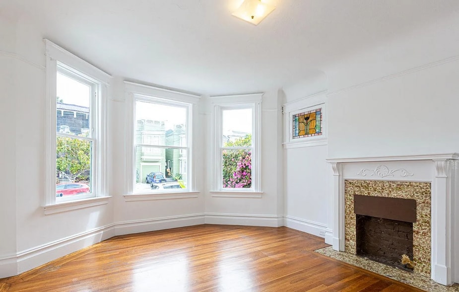 Living room and decorative fireplace - 12 28th St