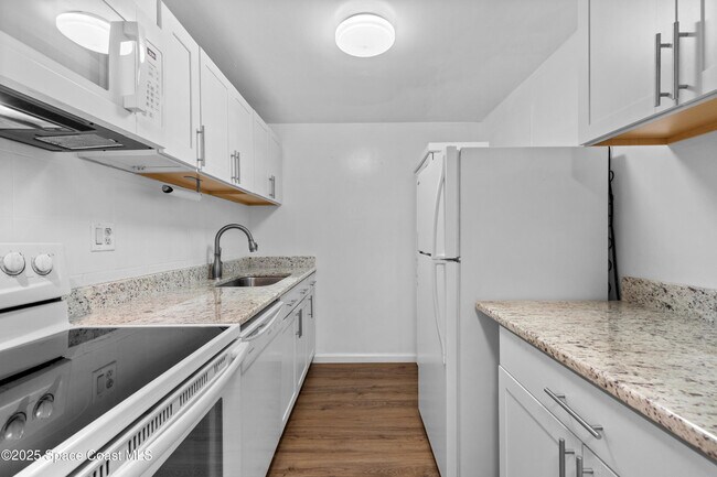 Building Photo - 55 Sea Park Blvd