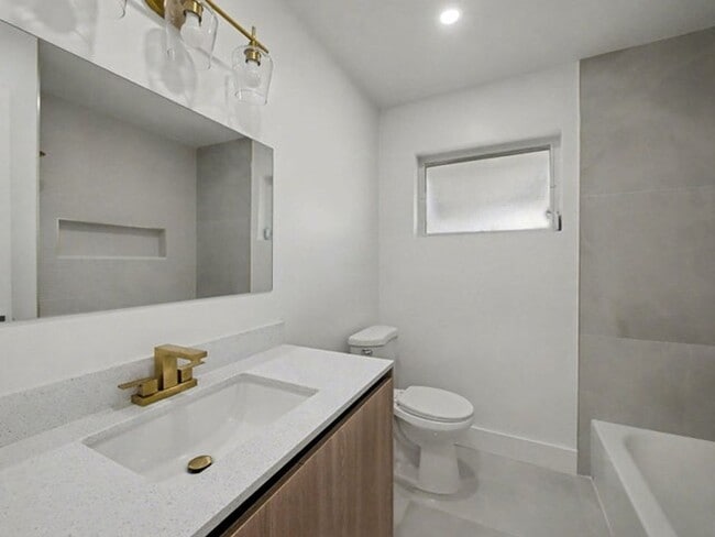 Building Photo - 1940 NW 32nd St