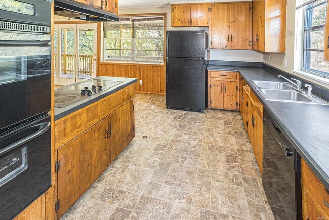 Building Photo - 1422 Flamingo Ln