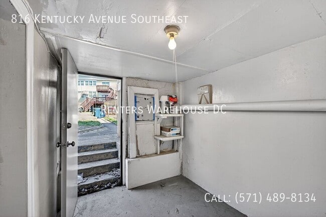 Building Photo - 816 Kentucky Ave SE